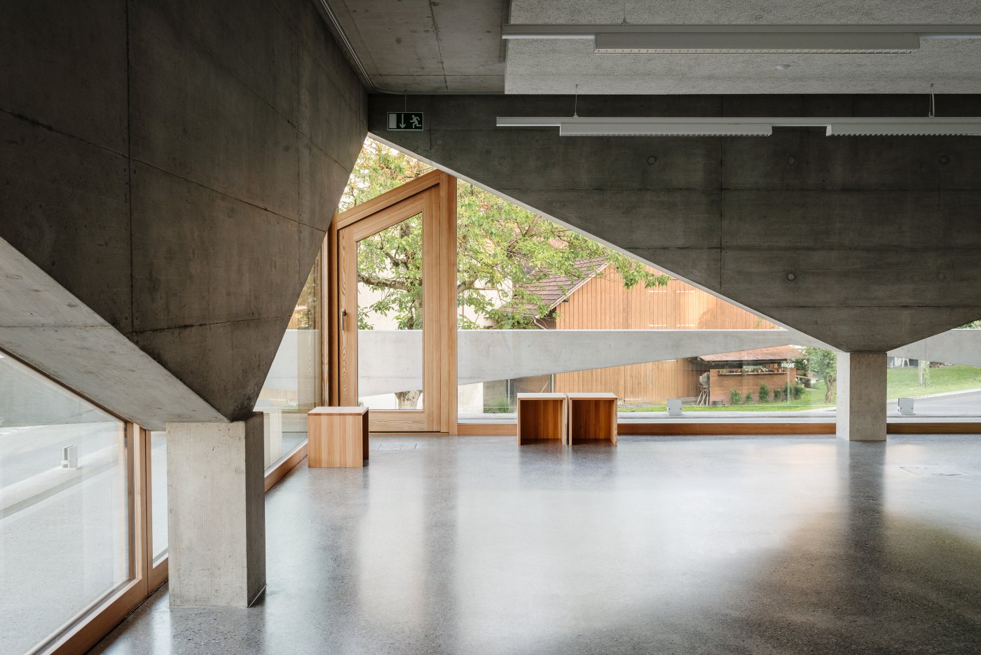 Angela Deuber Architect / Thal