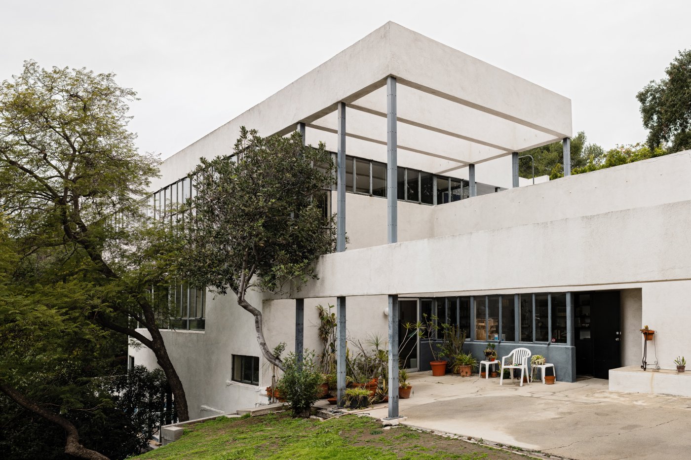 The Lovell House by Richard Neutra / Los Angeles